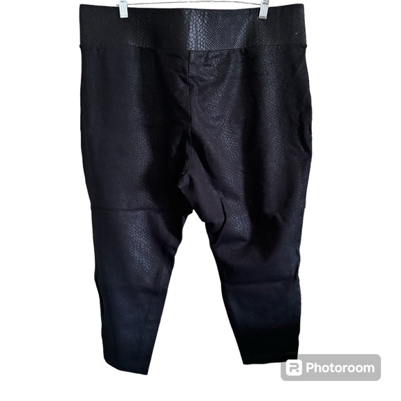 Torrid Snakeskin Pixie Legging 3X EUC - Picture 7 of 7